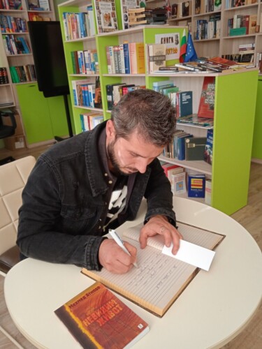 Младият автор Мехмед Атипов гостува в ЕГ „Иван Вазов“